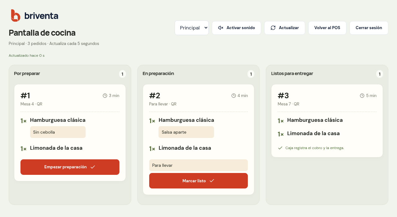 Pantalla KDS de Briventa con pedidos ficticios, tiempos y notas.